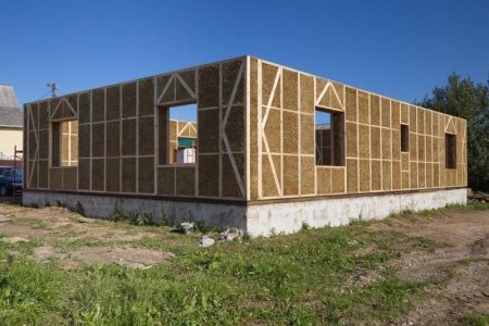 Construire en ossature bois pr&egrave;s de Laon suit une m&eacute;thode pr&eacute;cise.